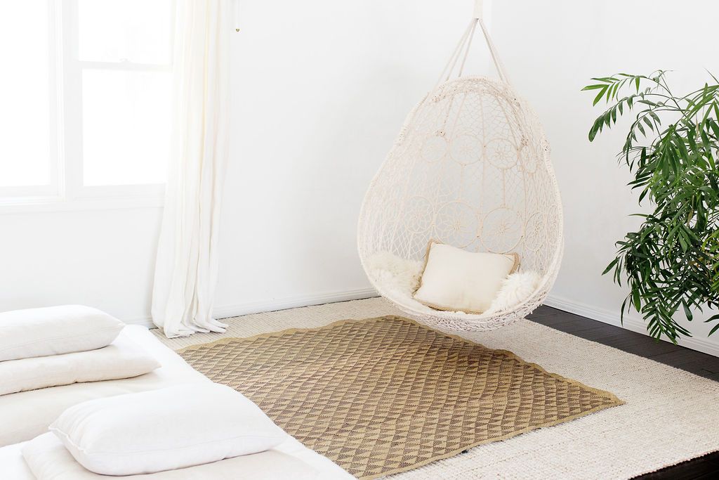White Triangle Mat | 6' x 5' Rectangular | Natural Base Main image