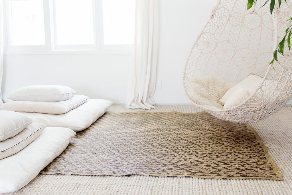 White Triangle Mat | 6' x 5' Rectangular | Natural Base Secondary image